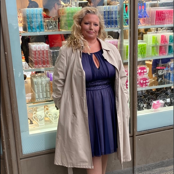 Meet your Posher, Brandy - Picture 1 of 3